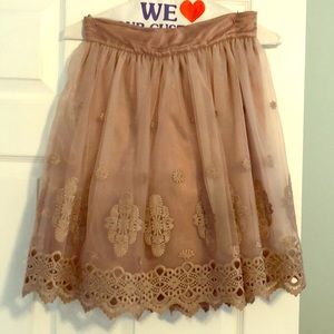 Bebe mauve tulle skirt with crochet details